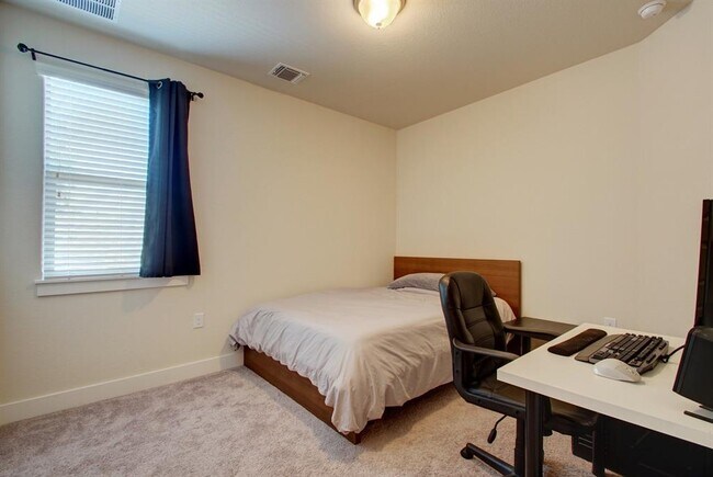 Building Photo - 12205 Cottage Promenade Ct