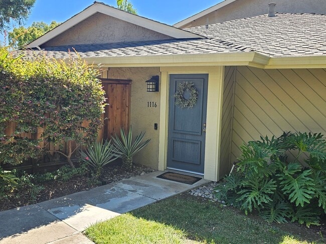 Building Photo - Beautiful Two Bedroom Two Bath Home