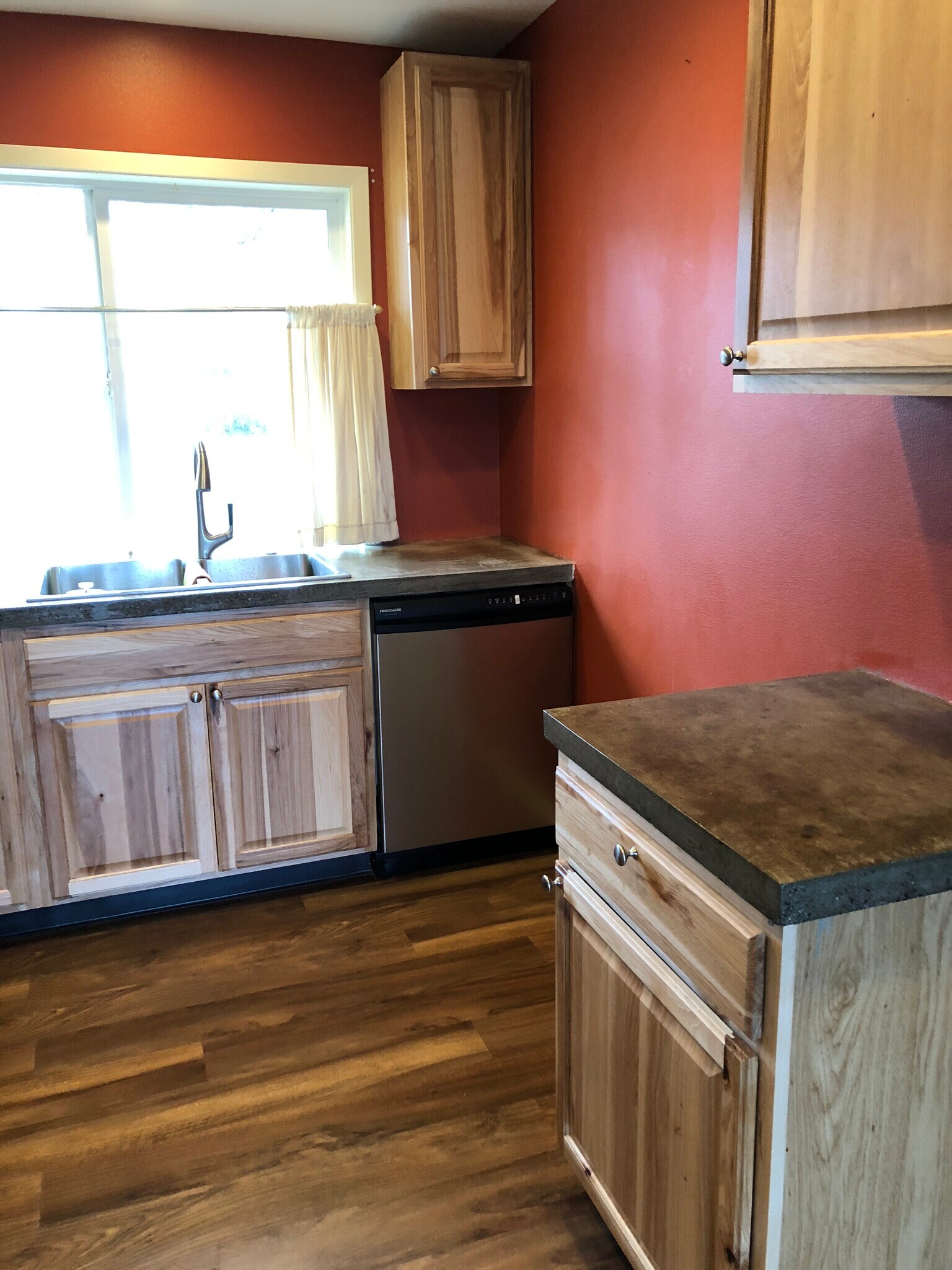 Building Photo - 310 SE Dilke St