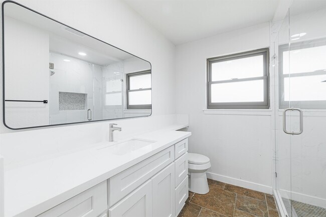 Building Photo - 10055 Larston St