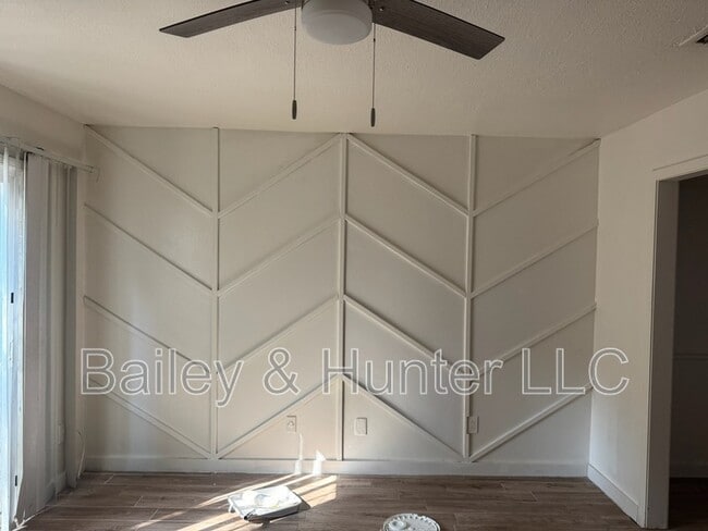 Building Photo - 6012 Regent Manor