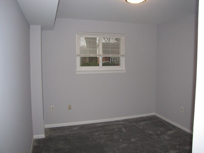 Building Photo - Renovated 4 level single family home in Ki...