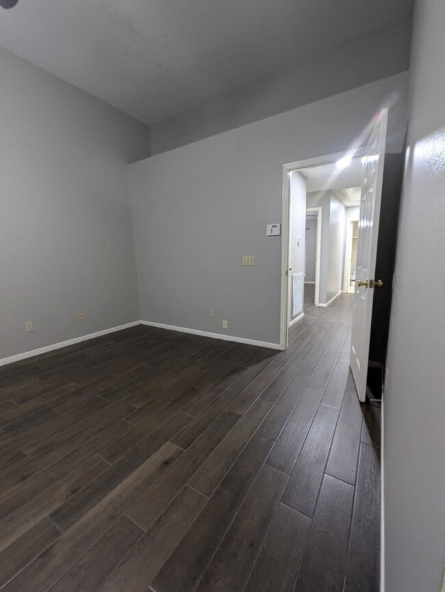 Building Photo - 827 Coral Tree Pl