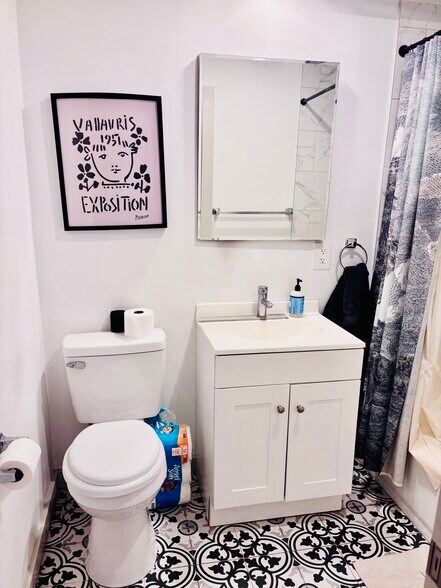 Building Photo - 49 Columbia Tpke