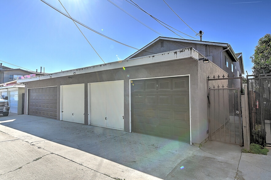 Optional Garage - additional $300 - 338 Orizaba Ave
