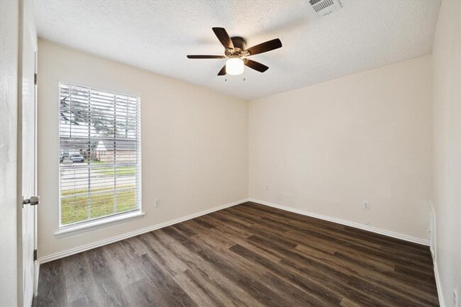 Building Photo - 5815 Bridgegate Dr