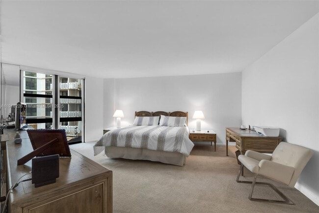 Building Photo - 1121 Crandon Blvd