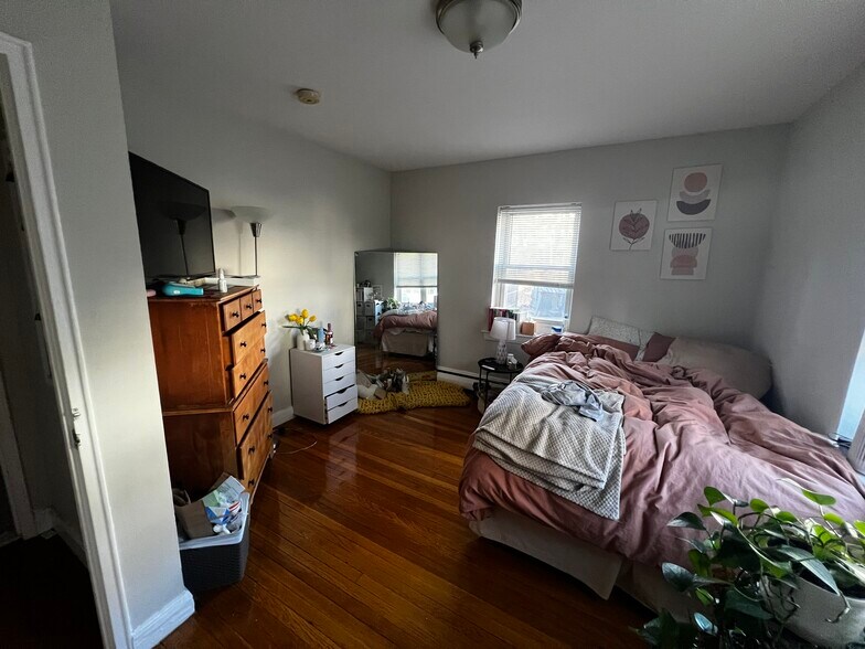 Building Photo - 63 Selkirk Rd