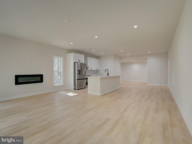 Building Photo - 14750 Jordan Ln