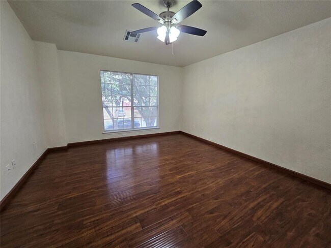 Building Photo - 505 Shant St