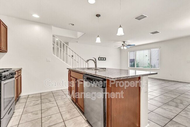 Building Photo - 1245 N Balboa