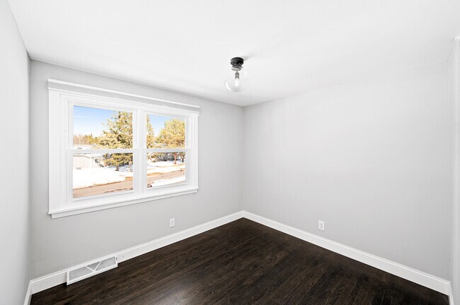 Building Photo - 415 Kelly Cir