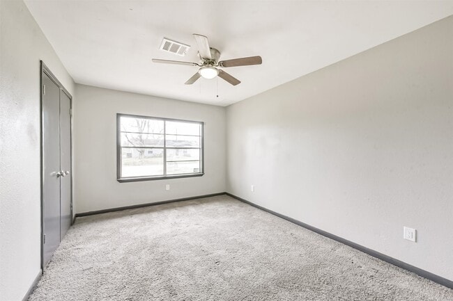 Building Photo - 2718 Summertime Dr