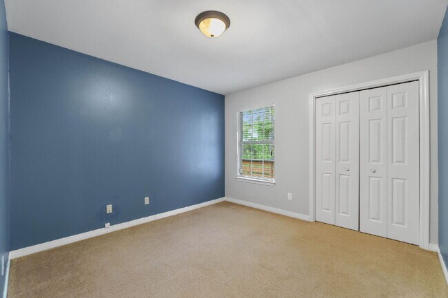 Building Photo - 1911 Summer Hills Ln