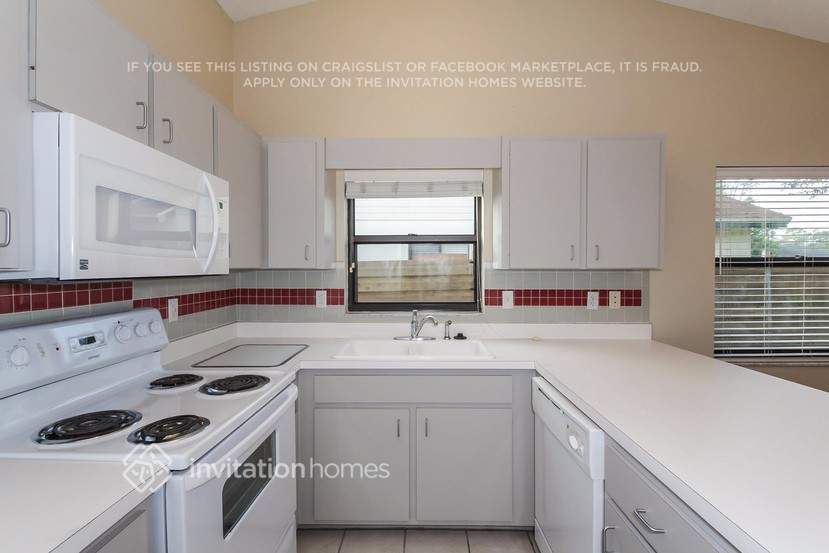 Building Photo - 7806 38th Ct E
