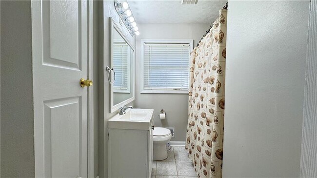 Building Photo - 552 Sybil Ln SE