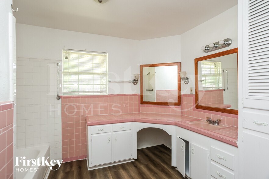 Building Photo - 3424 Chaffin Dr