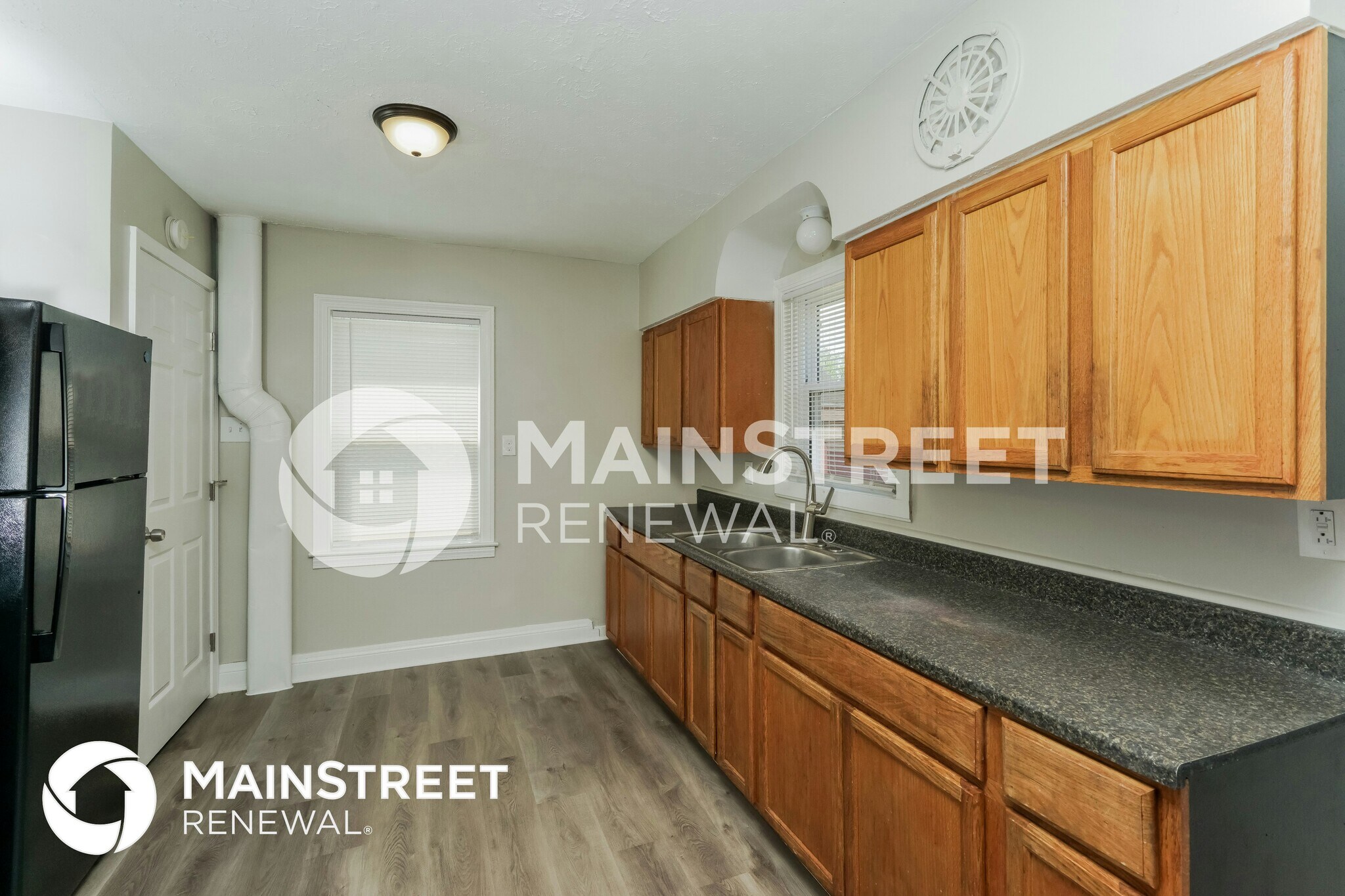 Building Photo - 3924 River Park Dr