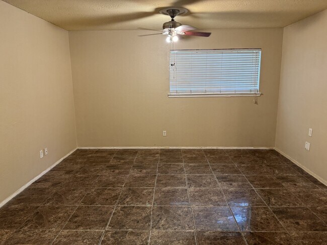 Building Photo - 16607 David Glen Dr