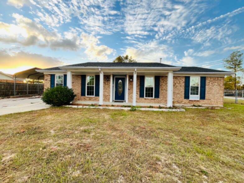 Primary Photo - 3719 Lyncrest Dr