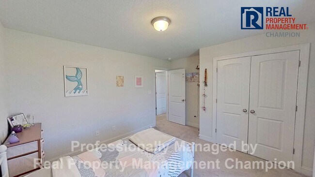 Building Photo - 4 BD/2 BA Single Story Home on Large Corner Lot w/Fenced Back Yard