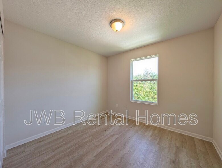 Building Photo - 8452 McGirts Village Ln