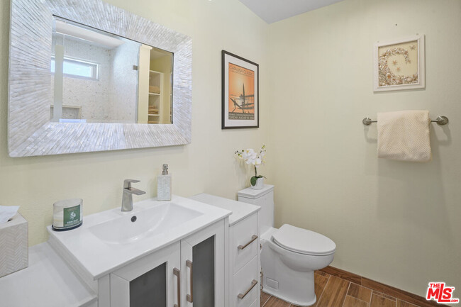 Building Photo - 6505 Dume Dr