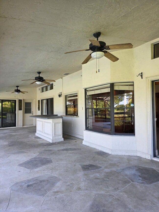 Building Photo - 11630 Island Lakes Ln