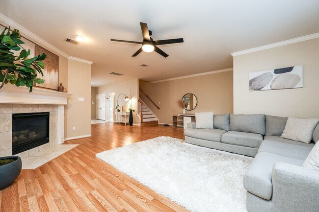 Building Photo - 2865 Westhollow Dr
