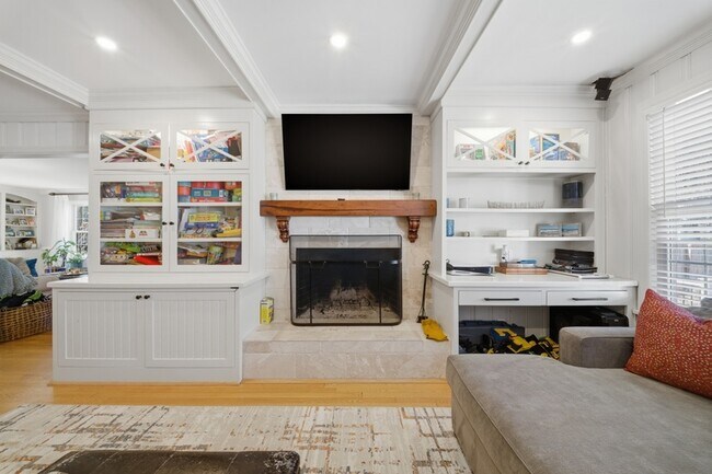 Building Photo - 1402 Trouville Ave