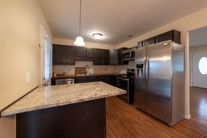 Kitchen - 1101 Nantucket Ave