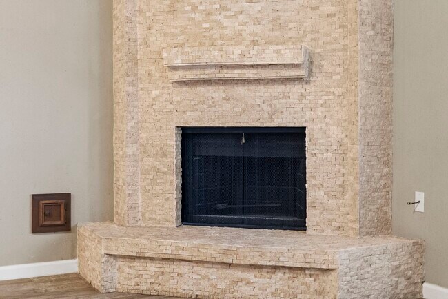 Building Photo - 2502 Planters Row