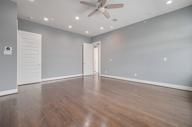 Building Photo - 4318 Center St