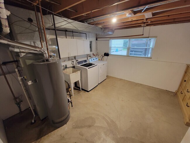 Building Photo - 203 Meadows Dr