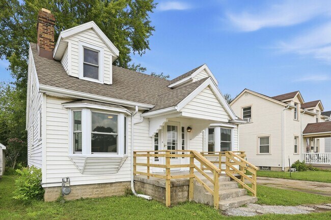 Building Photo - Three bedroom, one bathroom single in Springfield!