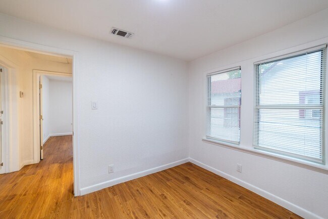 Building Photo - 1946 Nolan St