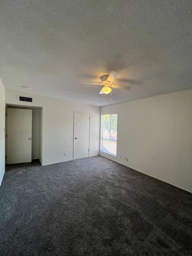 Building Photo - **Move In Special 2 weeks FREE!!!!**5301 D...