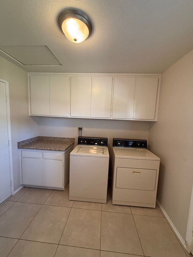 Building Photo - The Popular Freestanding El Dorado in Leisure Village