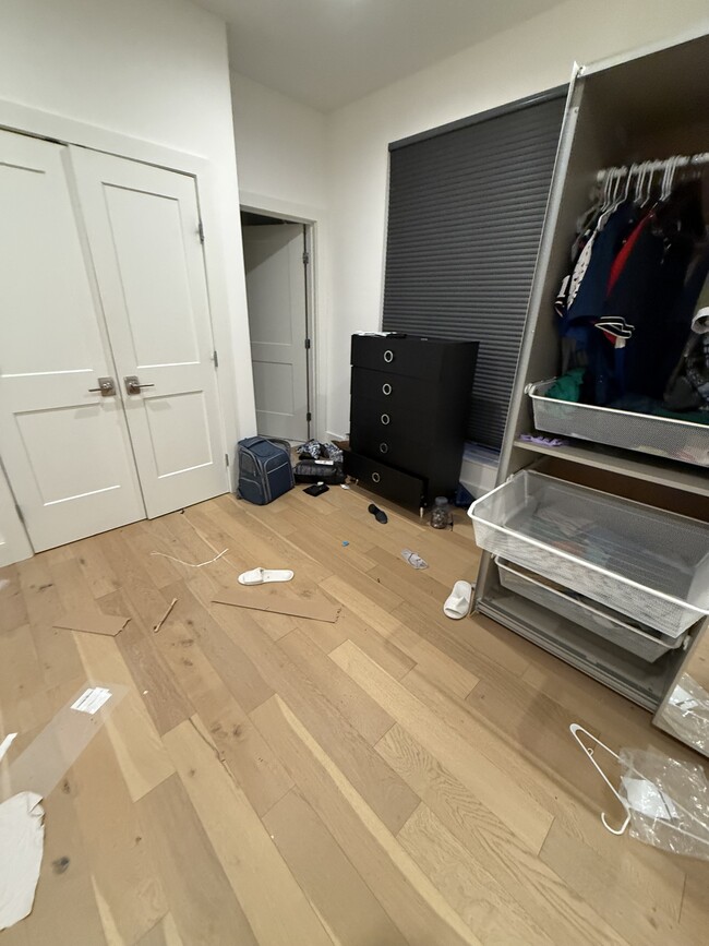 Building Photo - 946 Saratoga St