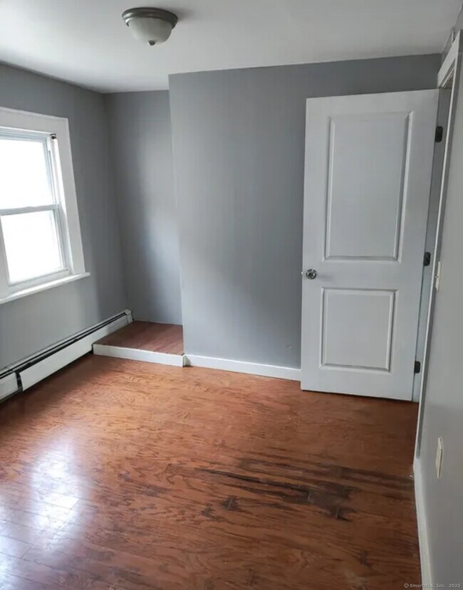 Building Photo - 1400 Stratford Ave