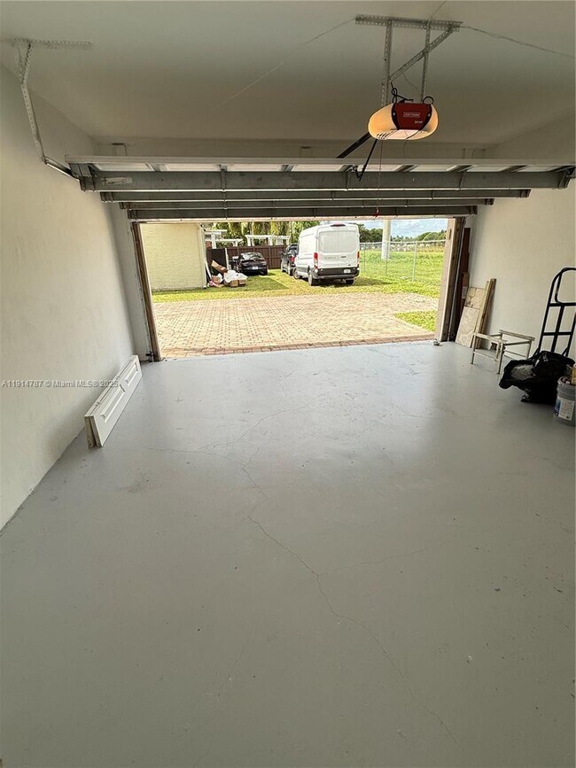 Building Photo - 4157 NE 14th St