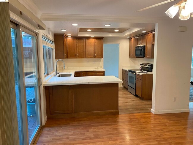 Building Photo - 894 St John Cir