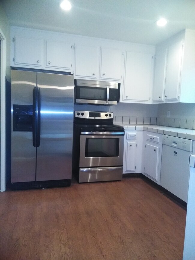 Building Photo - 2132 Austin Ct
