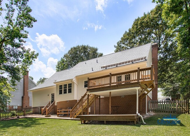 Building Photo - WONDERFUL WOODLAKE HOME WITH 1ST FLOOR BED...