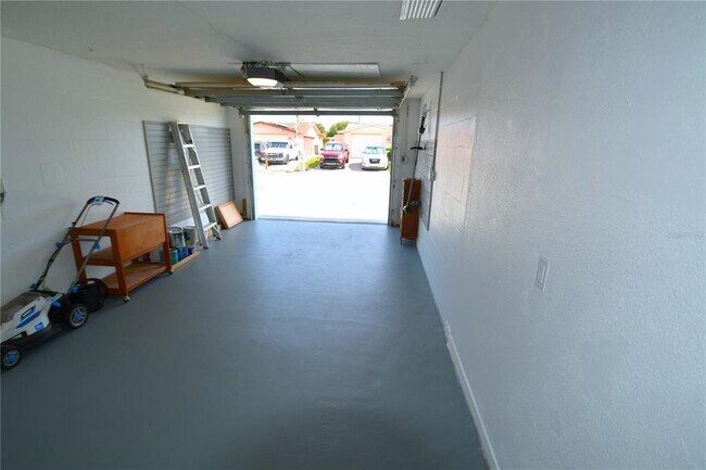 Building Photo - 3839 Star Island Dr