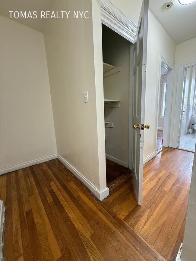 Building Photo - 710 E 235th St