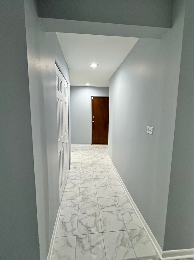 Building Photo - 1920 Cherry Ln