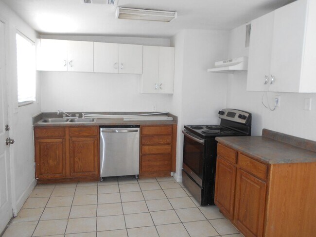 Building Photo - Charming Single-Story Home located in the Heart of Las Vegas