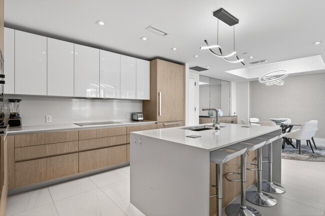 Building Photo - 3100 N Ocean Dr