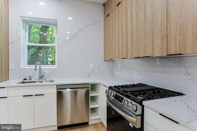 Building Photo - 7415 Sprague St